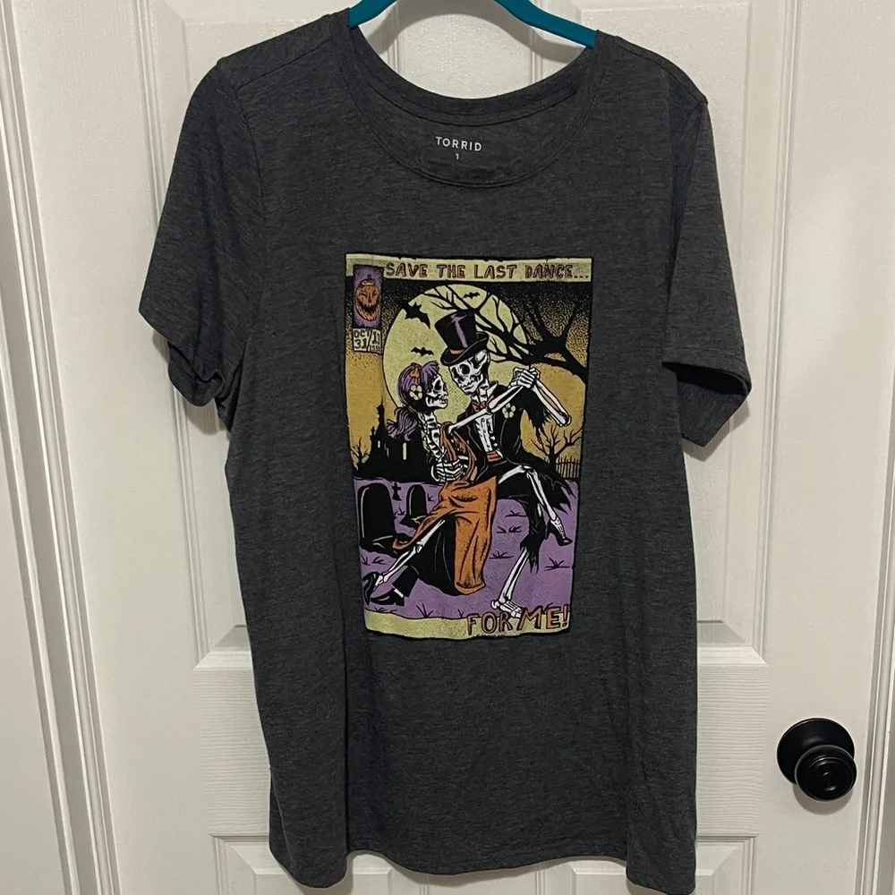 Torrid Dark Gray Tee with Skeleton Graphic - Picture 1 of 1